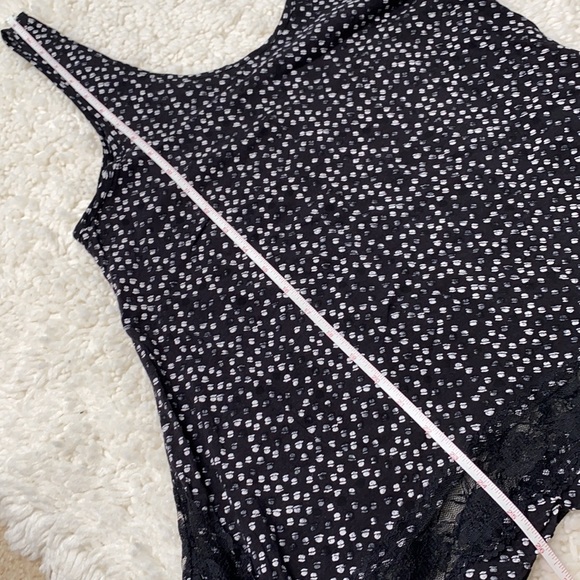 Black White Flowy Tank Polka Dot Patterned Scoop Neck Lace Detail H26 - Picture 3 of 8